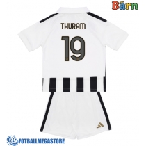 Fotballdrakt Barn Juventus Khephren Thuram #19 Hjemmedraktsett 2026-27 Kortermet (+ Korte bukser)